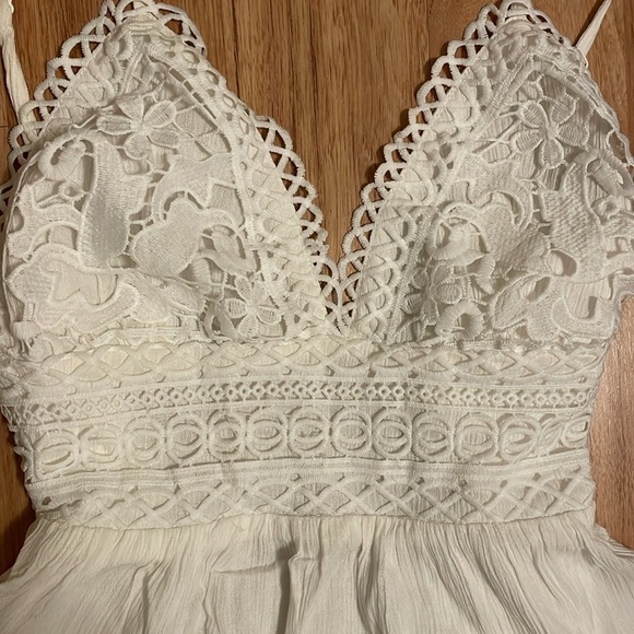 White Windsor Dress - Picture 2 of 5